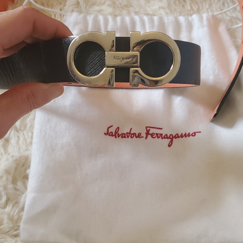 Ferragamo women's leather belt (reversible)